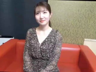 拉伸膜和干妈激情舌吻仔细听口水交织的声音